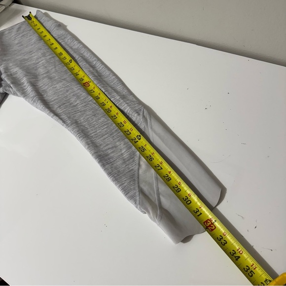 lululemon athletica wunder under heather Gray scalloped hem 23 cropped Leggings - Picture 7 of 10